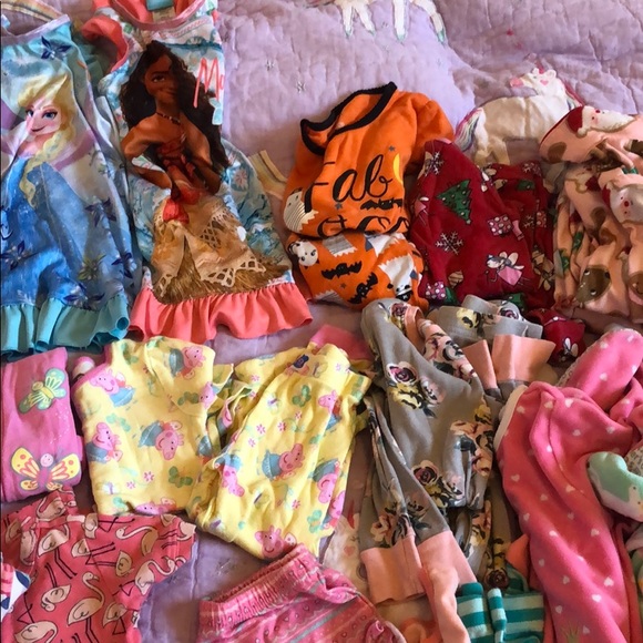 Size 3T/4T Pajamas - Picture 5 of 5